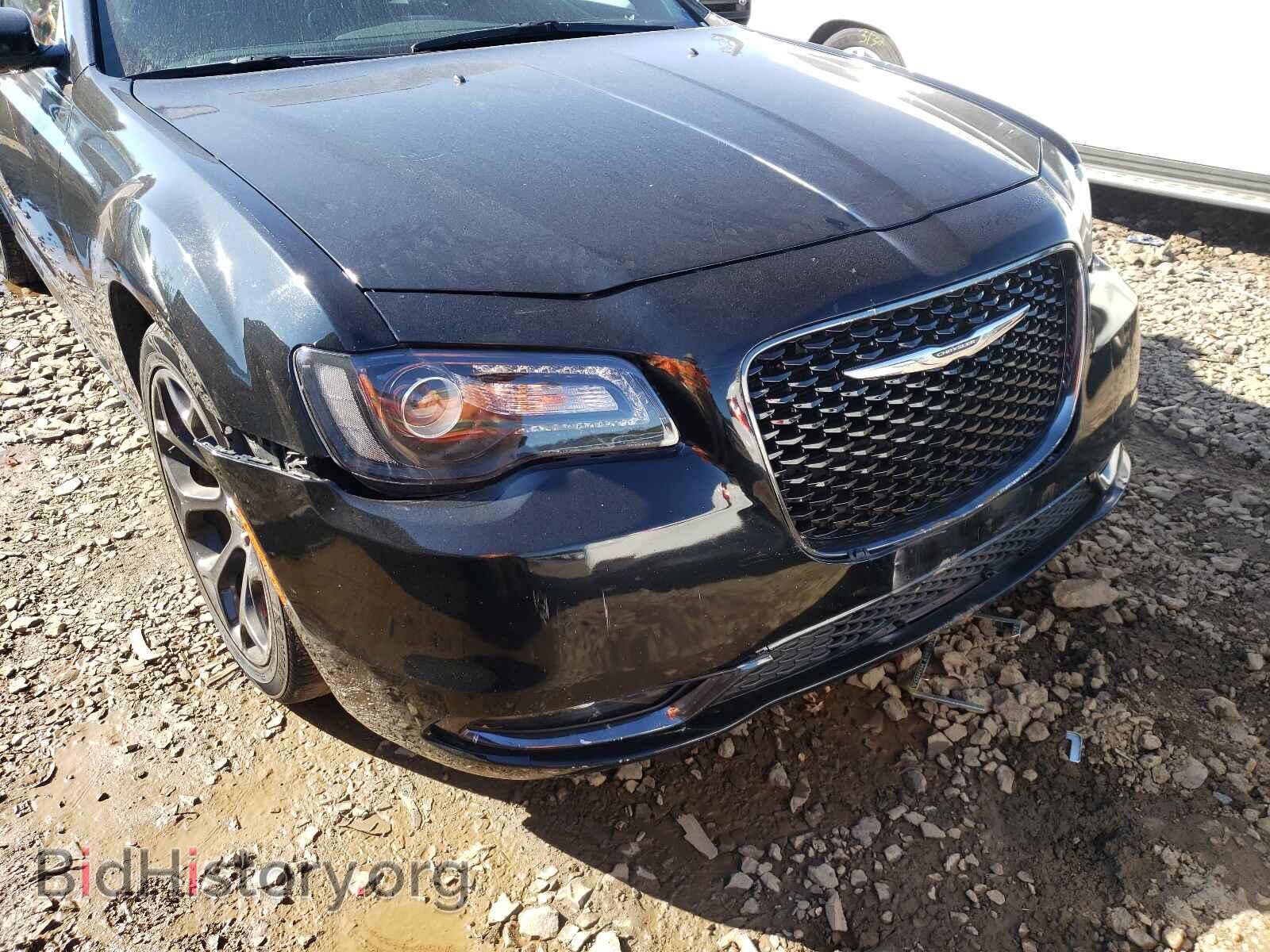 2019 CHRYSLER 300 - VIN: 2C3CCABG3KH654191 - Фото 9