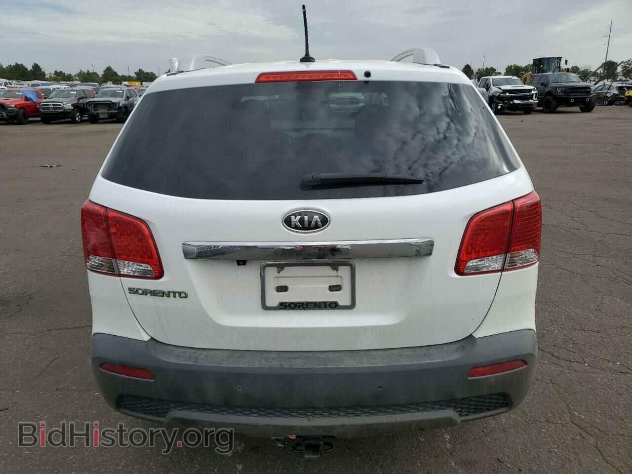 2011 KIA SORENTO - VIN: 5XYKTDA16BG044208 - Фото 6