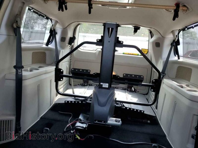 2011 Chrysler MINIVAN (VIN 2A4RR8DGXBR745246) — photo 10 of 14