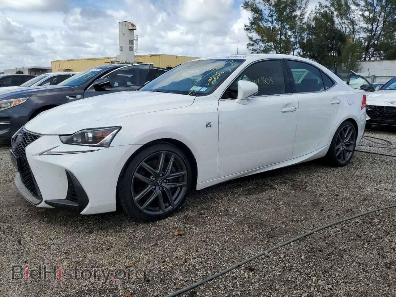 Photo JTHC81D29J5031855 - LEXUS IS 2018
