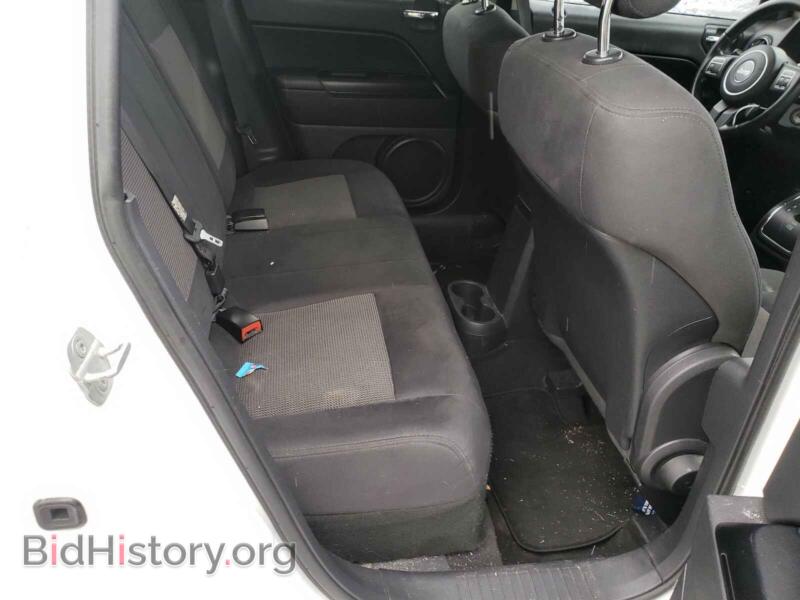 2011 Jeep COMPASS (VIN 1J4NF1FB5BD197062) — photo 6 of 10