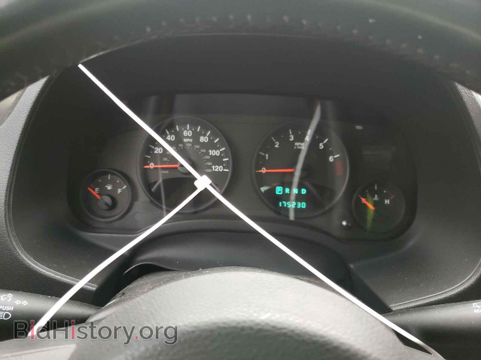 2011 JEEP COMPASS - VIN: 1J4NF1FB5BD197062 - Photo 8