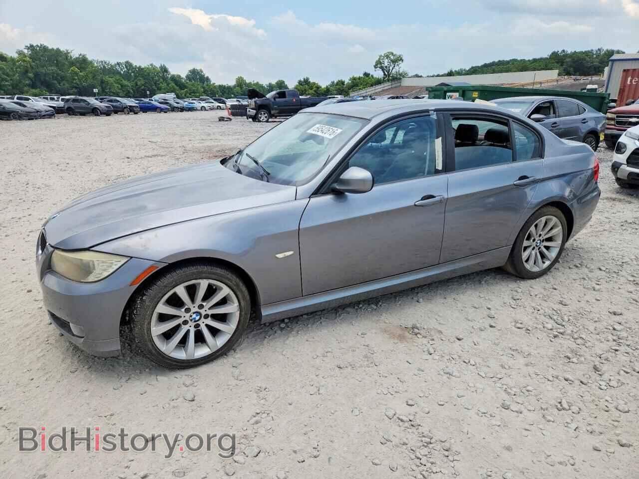 Фотография WBAPH5C58BA445947 - BMW 3 SERIES 2011