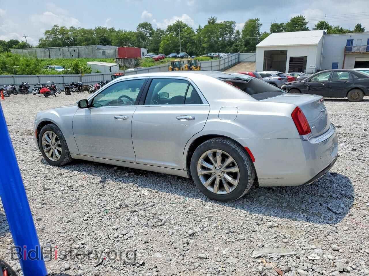 2019 CHRYSLER 300 - VIN: 2C3CCAKG4KH706234 - Photo 2