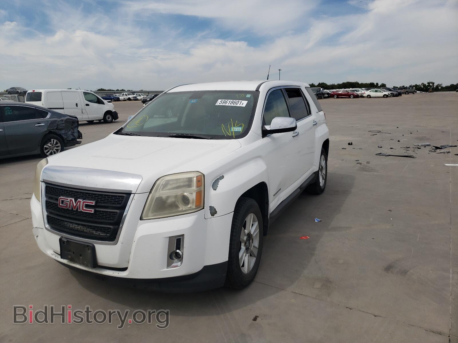 2010 GMC TERRAIN - VIN: 2CTALBEW2A6335679 - Photo 2
