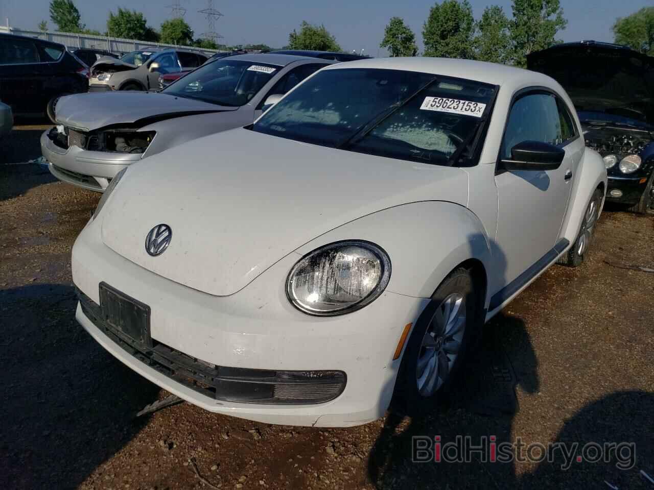 Photo 3VWF17AT0GM602555 - VOLKSWAGEN BEETLE 2016