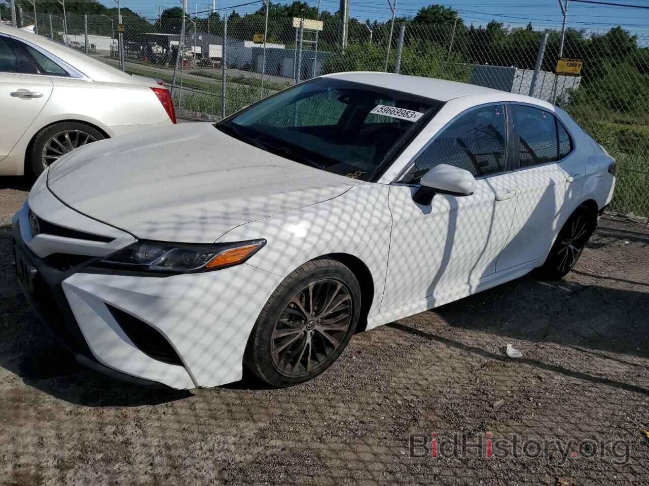 Photo 4T1B11HK2JU040247 - TOYOTA CAMRY 2018