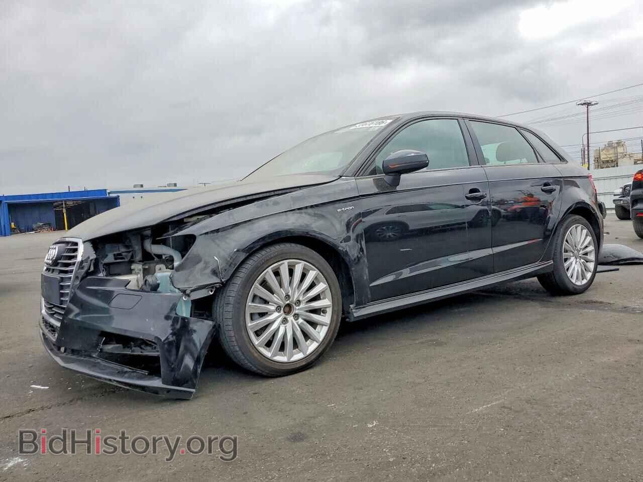 Photo WAUUPBFF5HA046897 - AUDI A3 2017