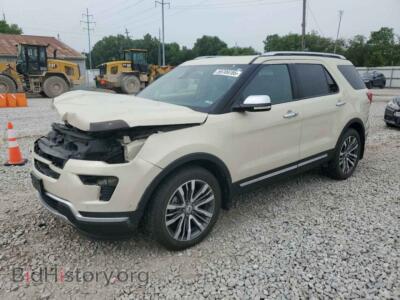 2018 Ford EXPLORER Platinum, кремовый — VIN 1FM5K8HT0JGB28837, Copart