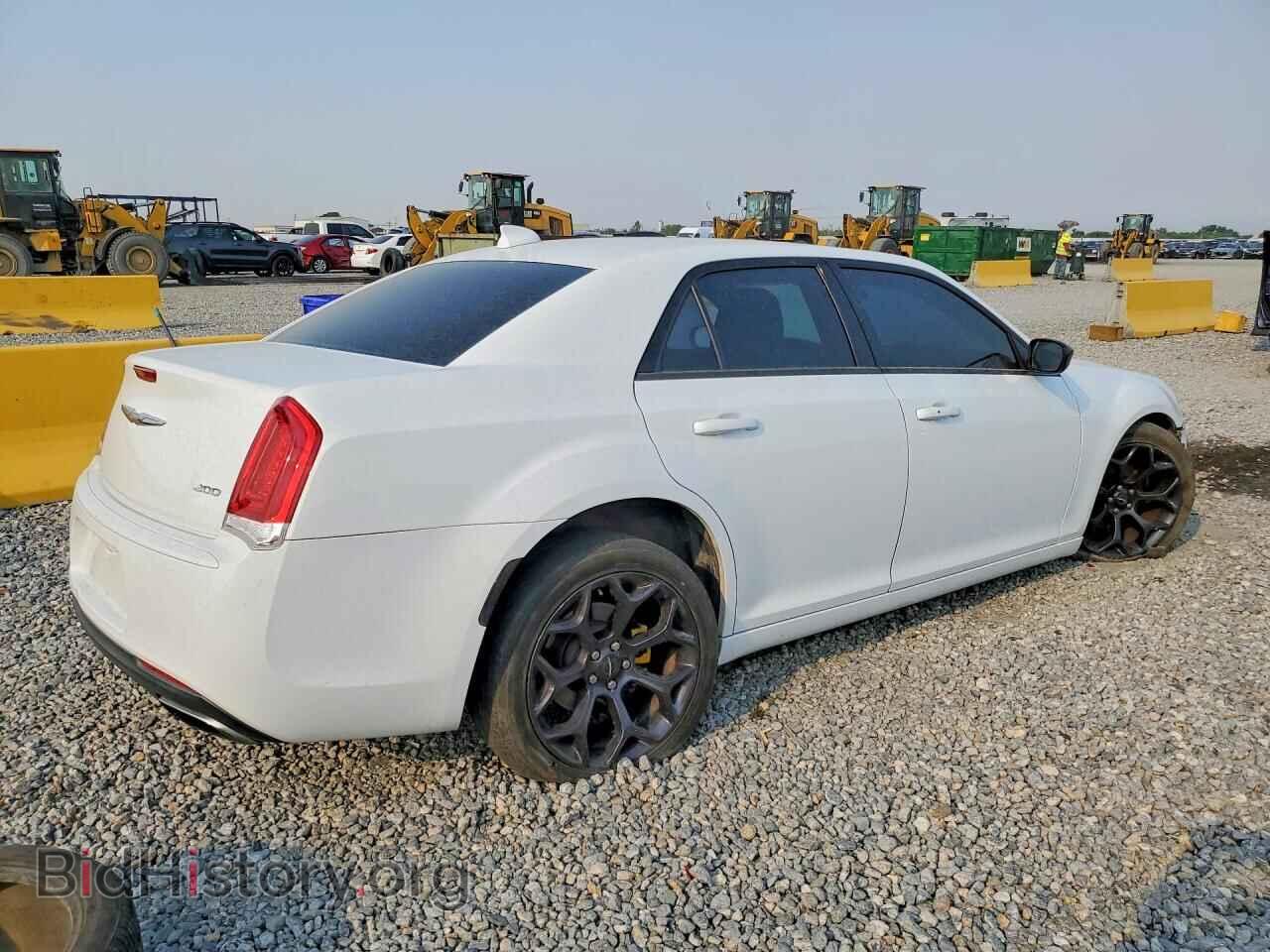 2019 CHRYSLER 300 - VIN: 2C3CCAAG2KH590307 - Фото 3