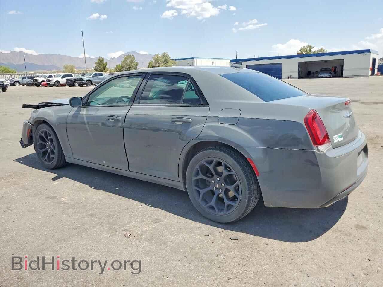 2019 CHRYSLER 300 - VIN: 2C3CCAAG3KH648389 - Photo 2