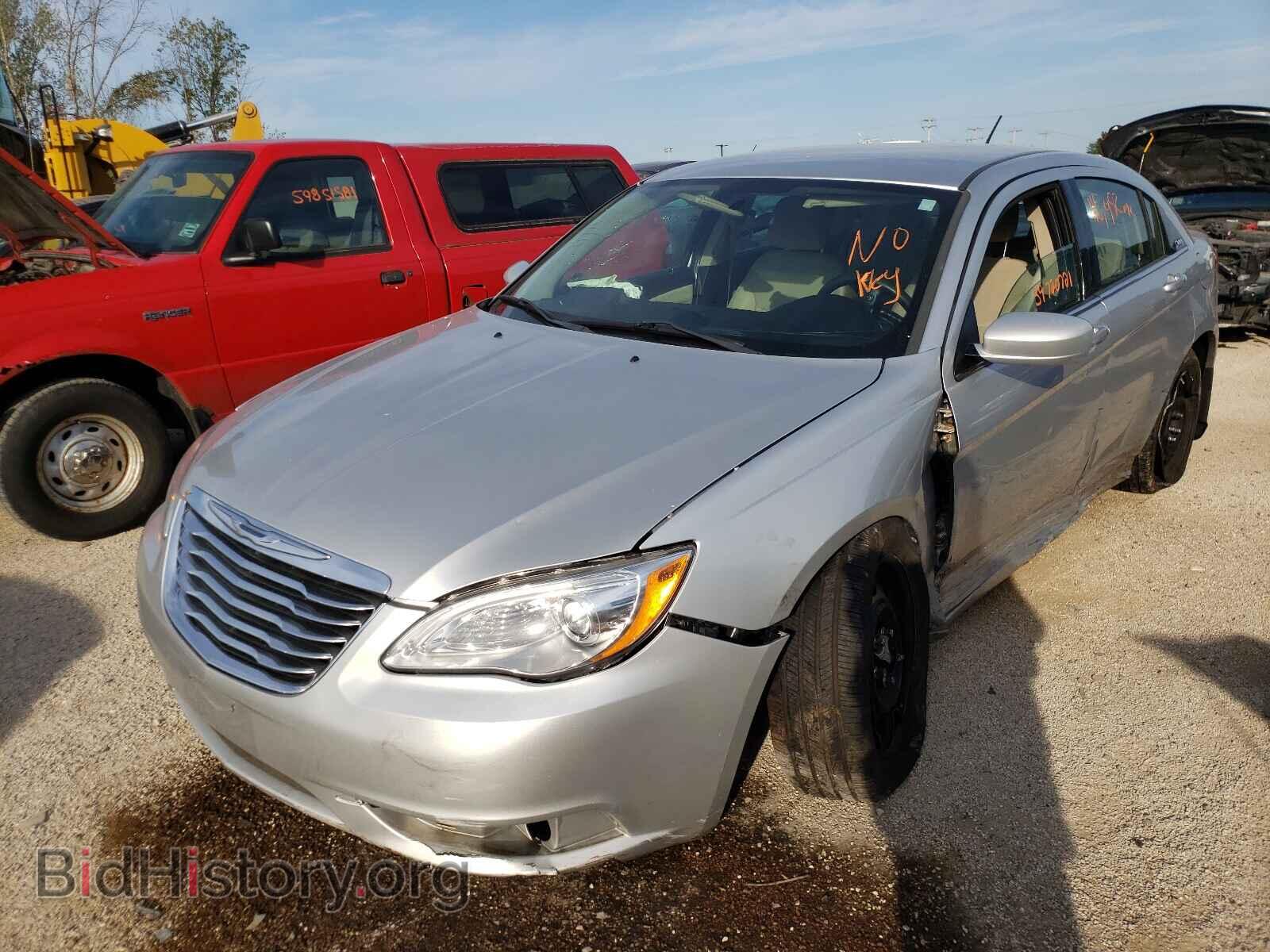 2011 CHRYSLER 200 - VIN: 1C3BC4FB1BN617790 - Фото 2