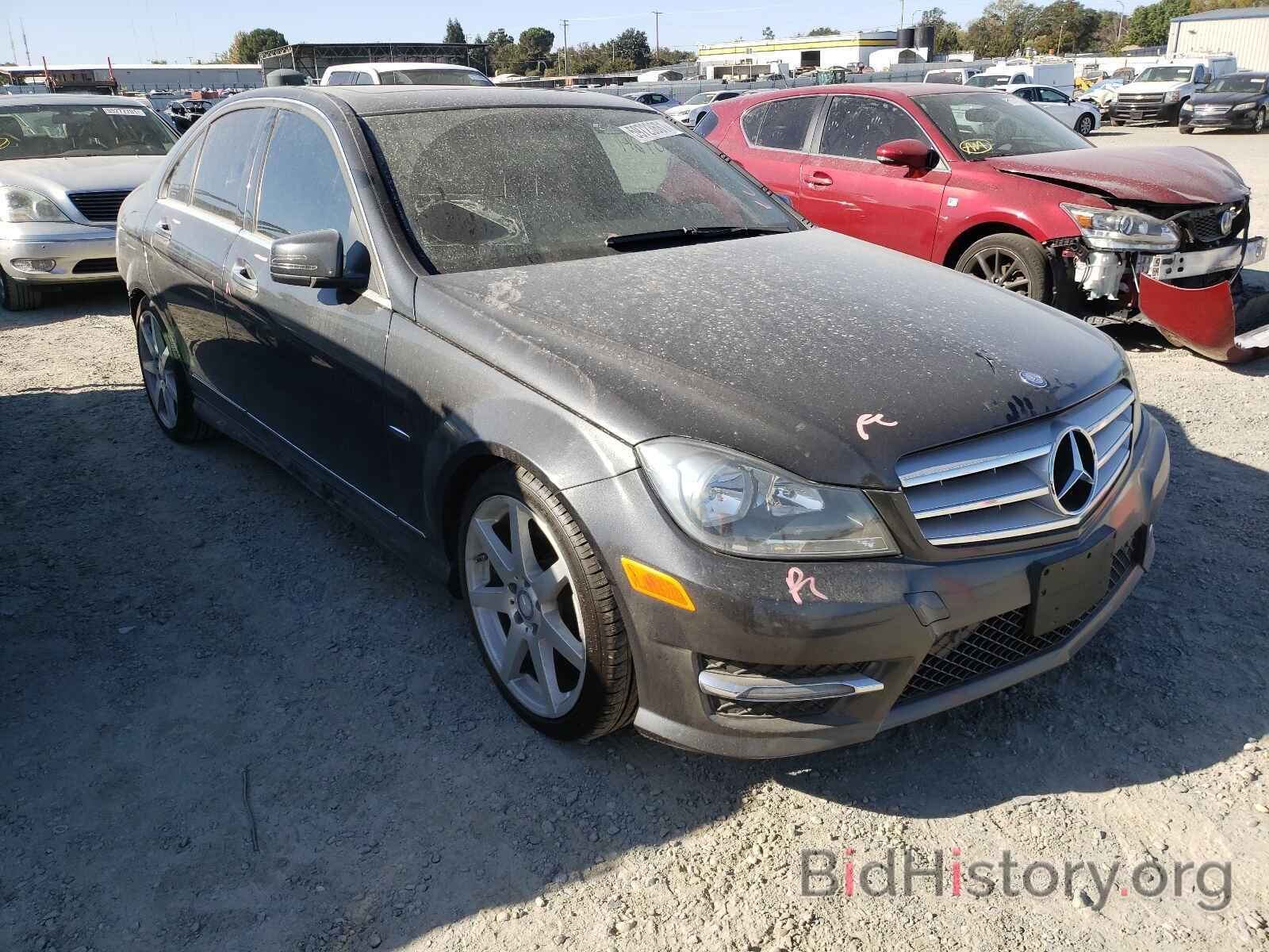 Photo WDDGF4HBXCR220472 - MERCEDES-BENZ C-CLASS 2012