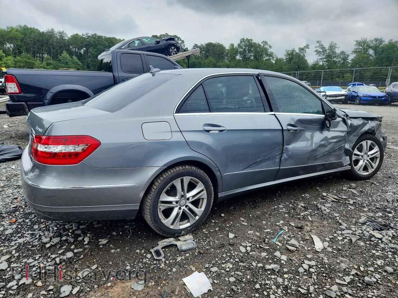 2011 MERCEDES-BENZ E-CLASS - VIN: WDDHF8HB3BA486909 - Photo 3
