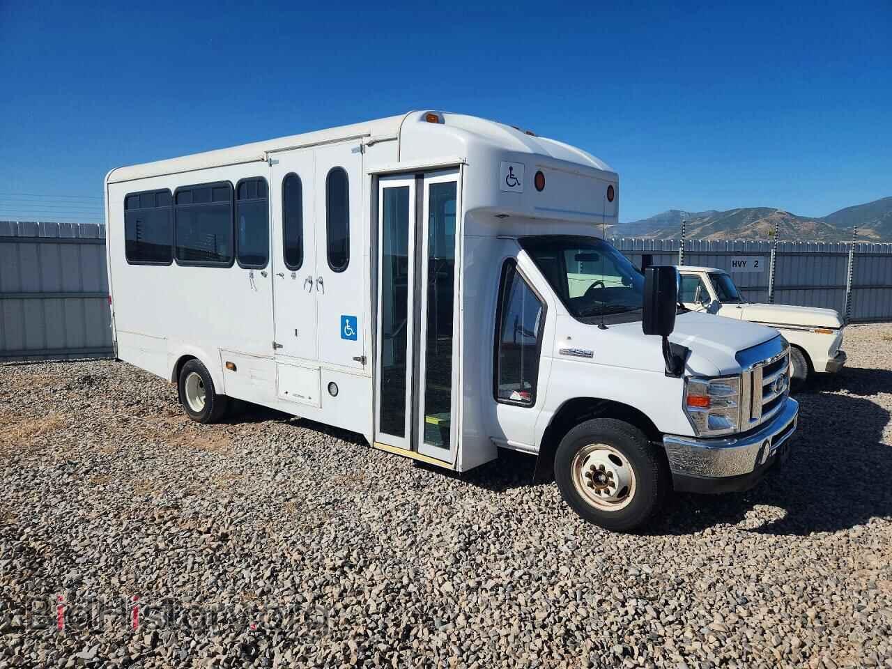 2017 FORD ECONOLINE - VIN: 1FDFE4FS7HDC06590 - Photo 4