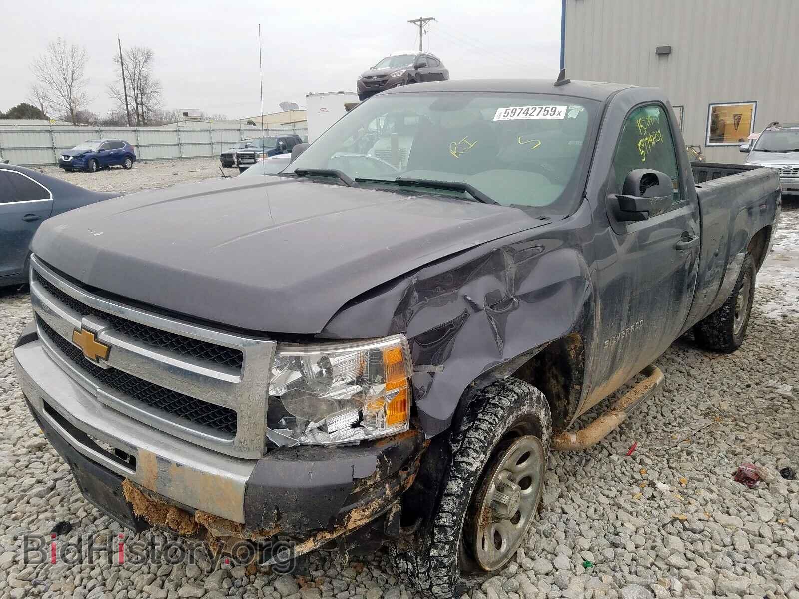 2011 CHEVROLET SILVERADO - VIN: 1GCNKPE01BZ183778 - Фото 2