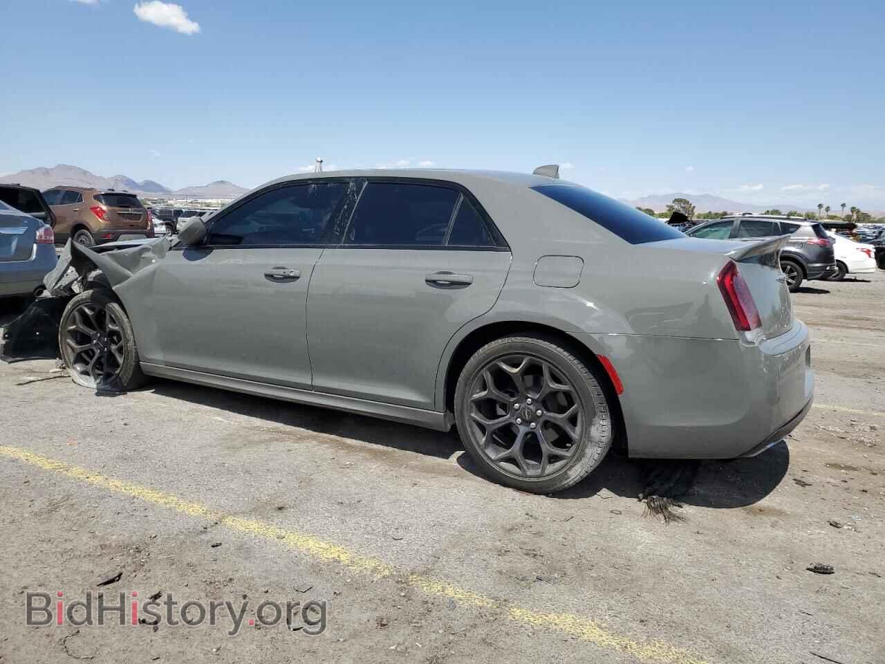 2019 CHRYSLER 300 - VIN: 2C3CCABG2KH686078 - Фото 2