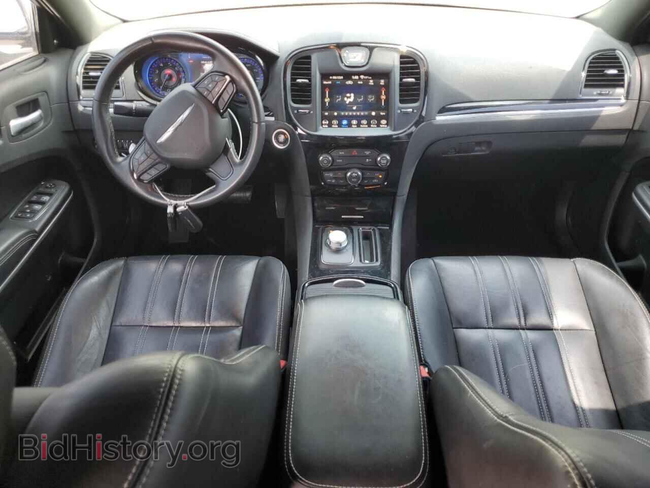 2019 CHRYSLER 300 - VIN: 2C3CCABG2KH686078 - Фото 8