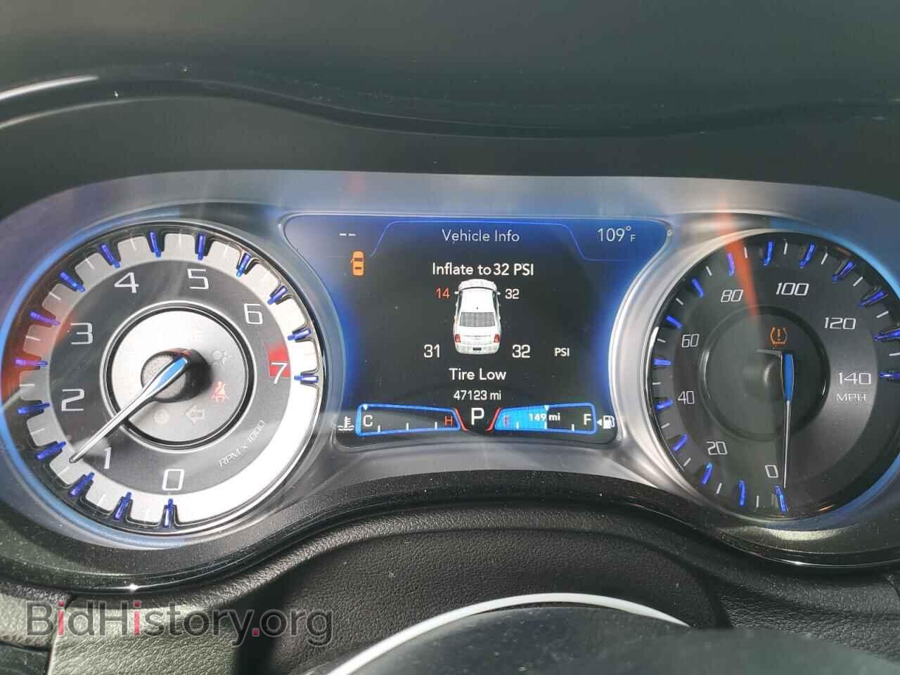 2019 CHRYSLER 300 - VIN: 2C3CCABG2KH686078 - Фото 9