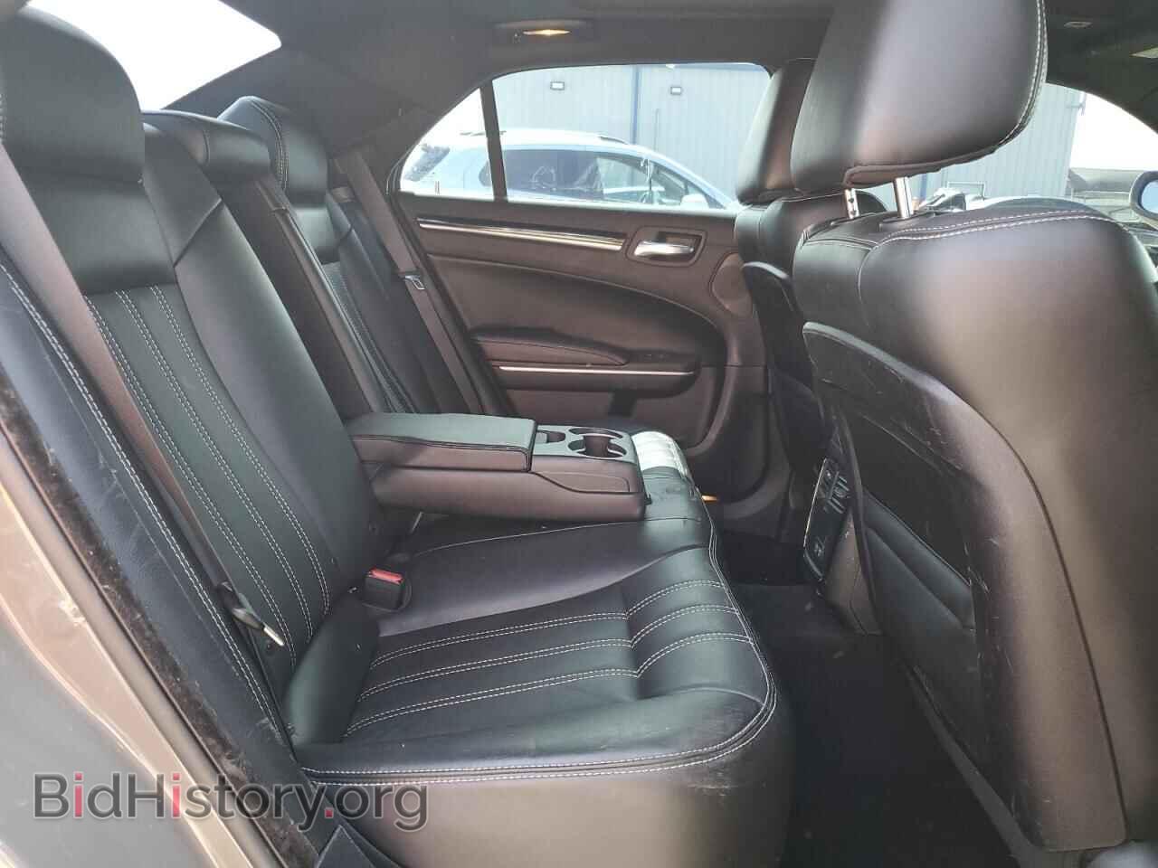 2019 CHRYSLER 300 - VIN: 2C3CCABG2KH686078 - Фото 10