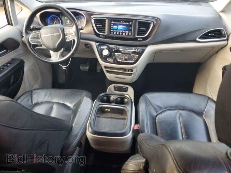2018 Chrysler PACIFICA (VIN 2C4RC1BG0JR148901) — photo 8 of 16