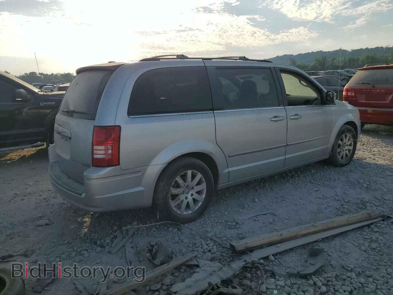 2010 CHRYSLER MINIVAN - VIN: 2A4RR8D15AR456589 - Фото 3