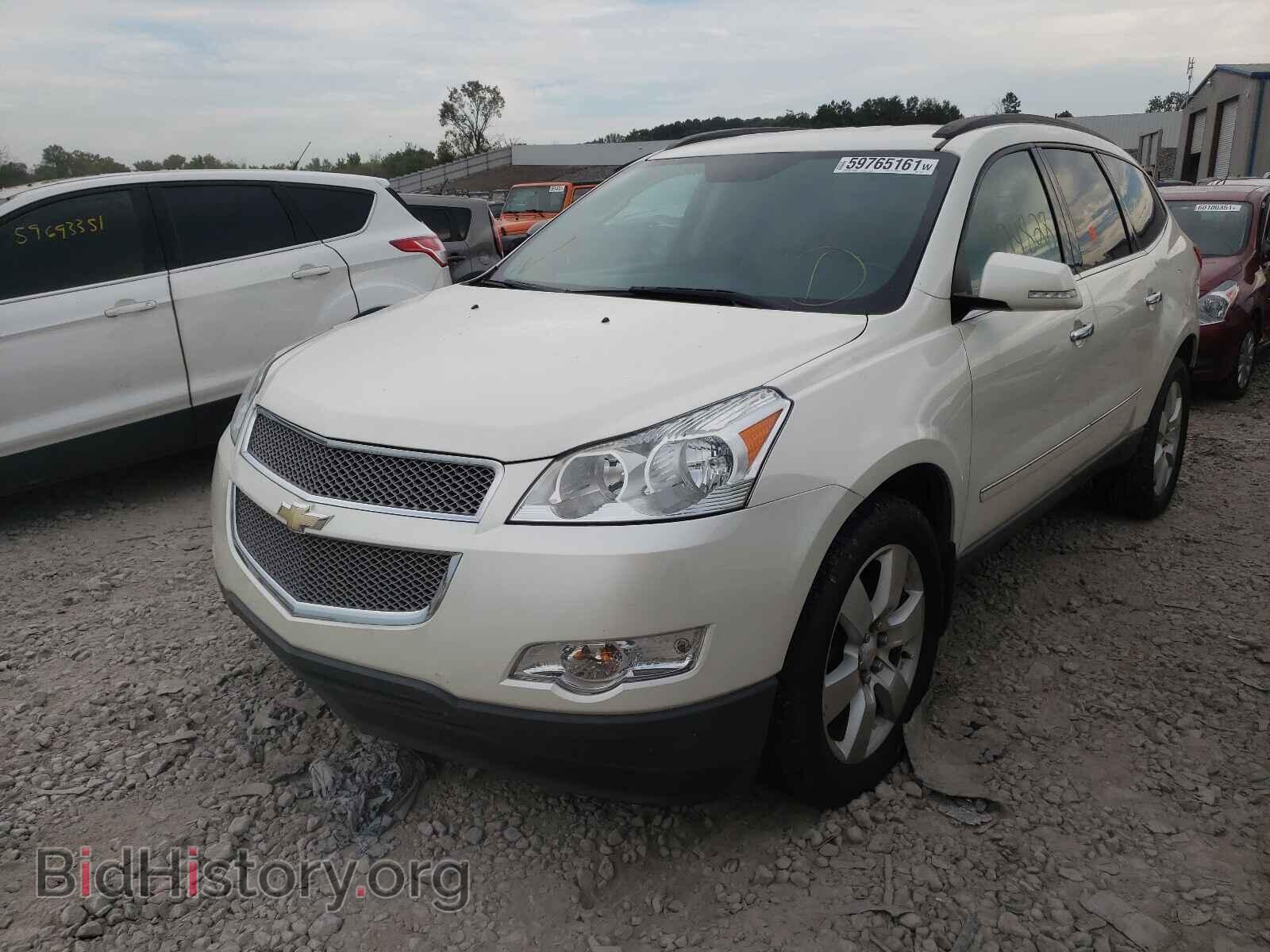 2011 CHEVROLET TRAVERSE - VIN: 1GNKRLED6BJ155331 - Фото 2