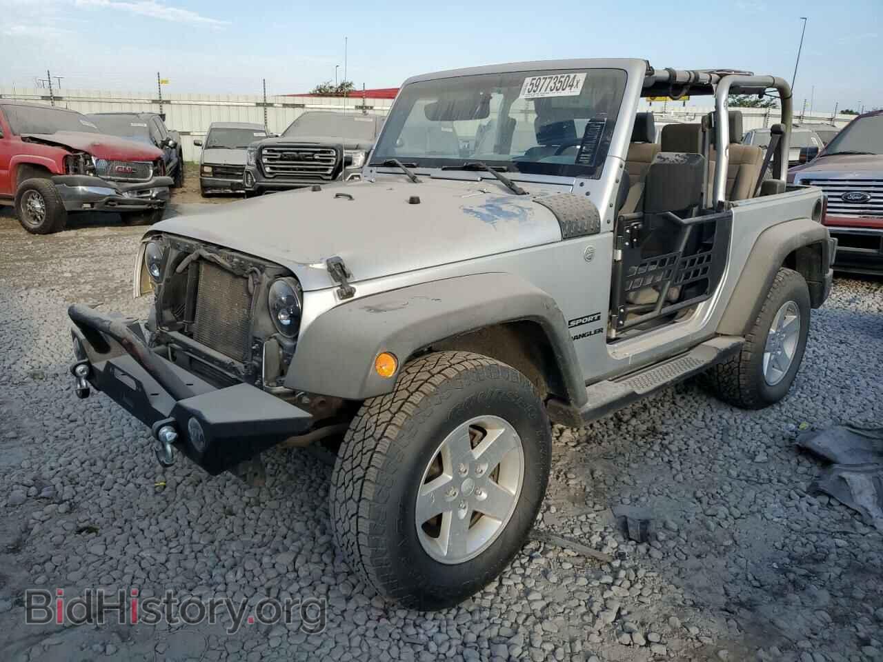 Photo 1J4AA2D15AL125215 - JEEP WRANGLER 2010