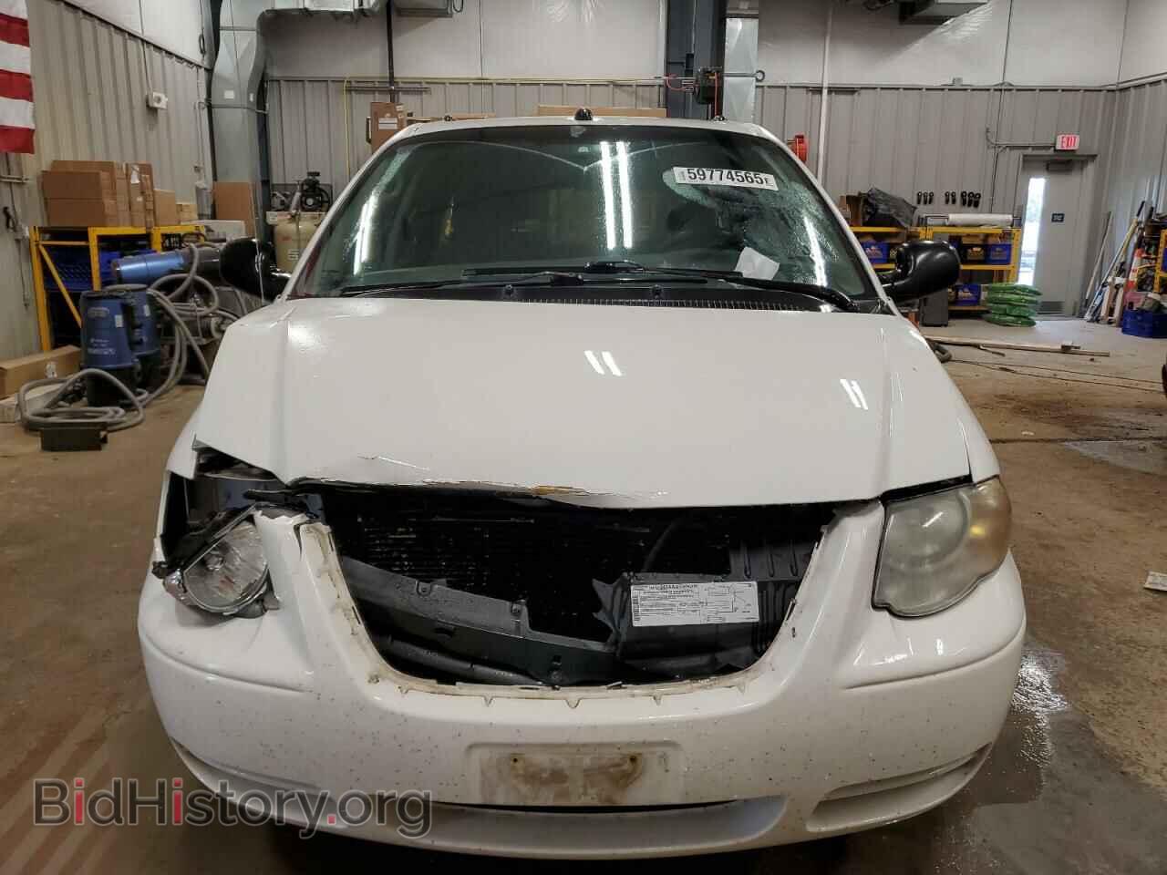 2005 CHRYSLER MINIVAN - VIN: 2C4GP44R35R597796 - Фото 5