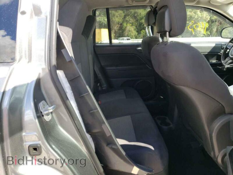 2011 Jeep COMPASS (VIN 1J4NT1FA5BD289918) — photo 6 of 10