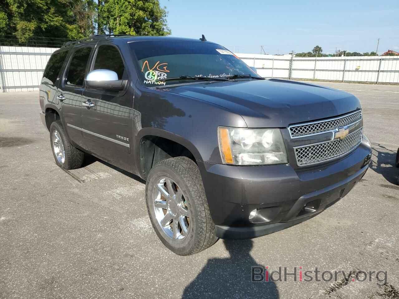 Photo 1GNSKCE06BR144459 - CHEVROLET TAHOE 2011