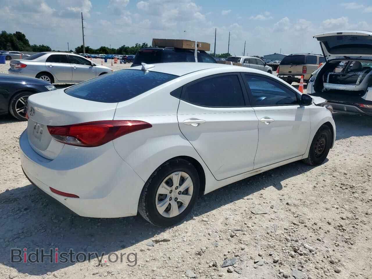 2016 HYUNDAI ELANTRA - VIN: 5NPDH4AE2GH755224 - Фото 3