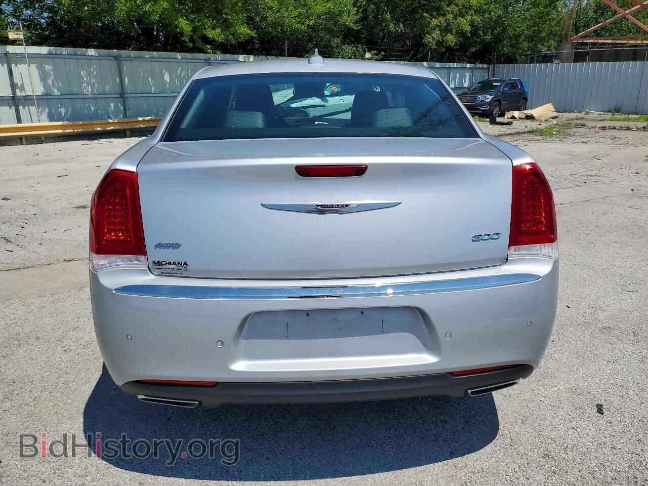 2019 CHRYSLER 300 - VIN: 2C3CCAKG9KH627044 - Фото 6
