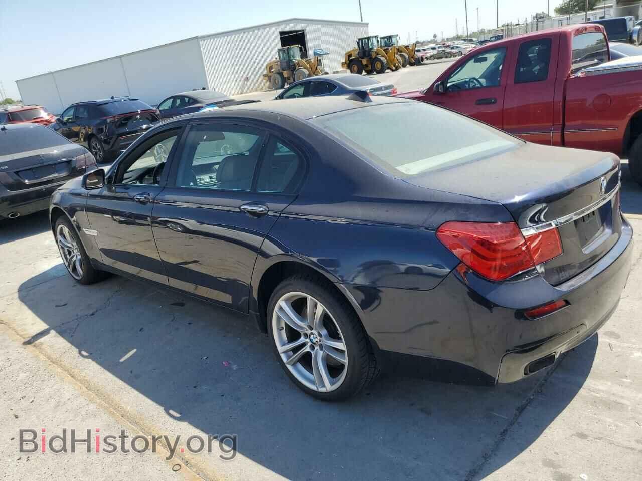 2011 BMW 7 SERIES - VIN: WBAKC8C50BC434357 - Фото 2