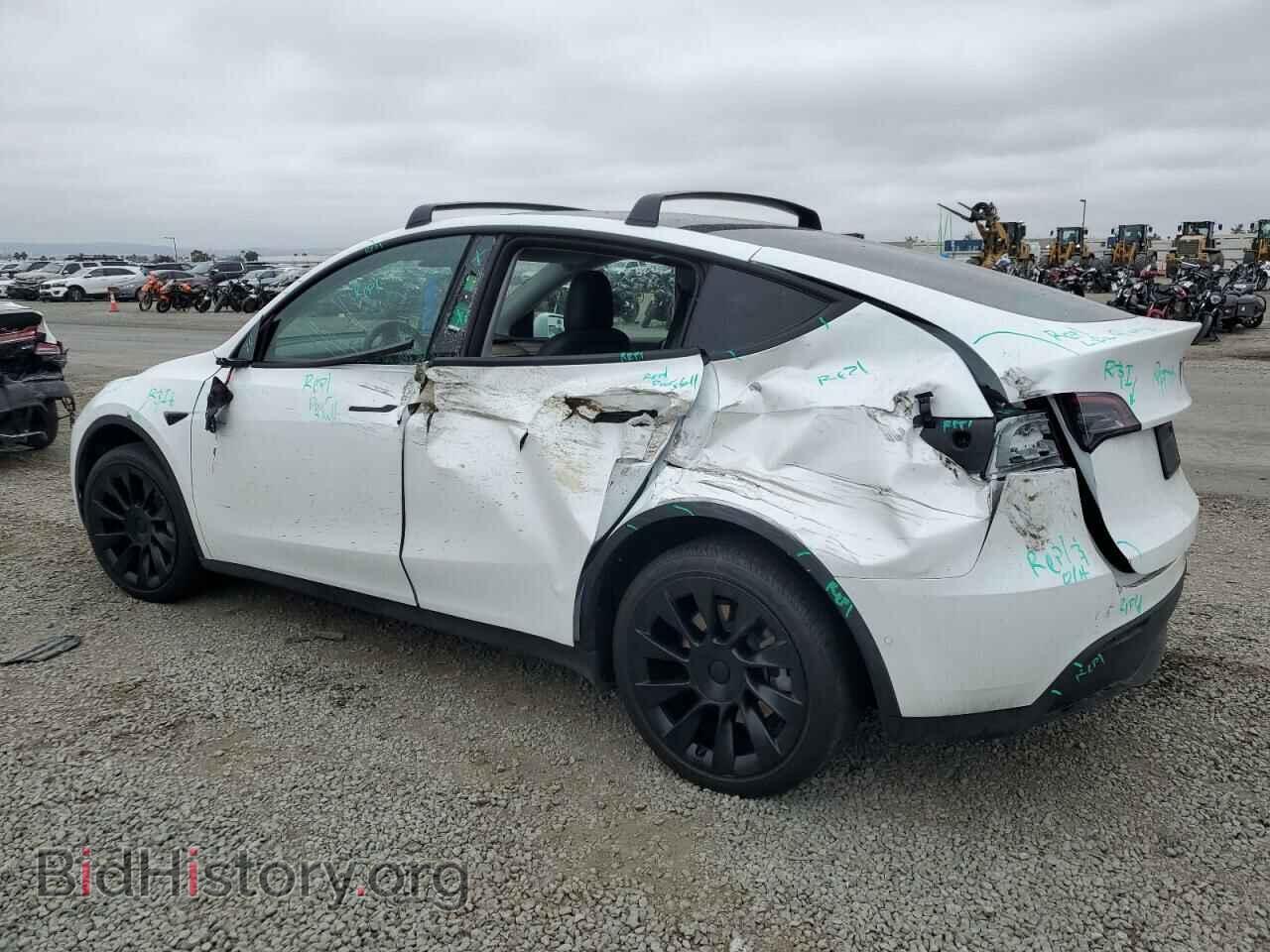 2022 TESLA MODEL Y - VIN: 7SAYGDEE0NF572174 - Фото 2