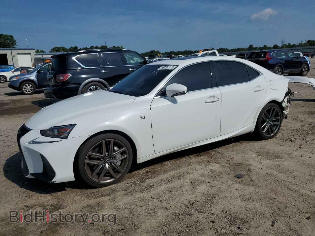 Photo JTHBE1D2XH5030101 - LEXUS IS 2017