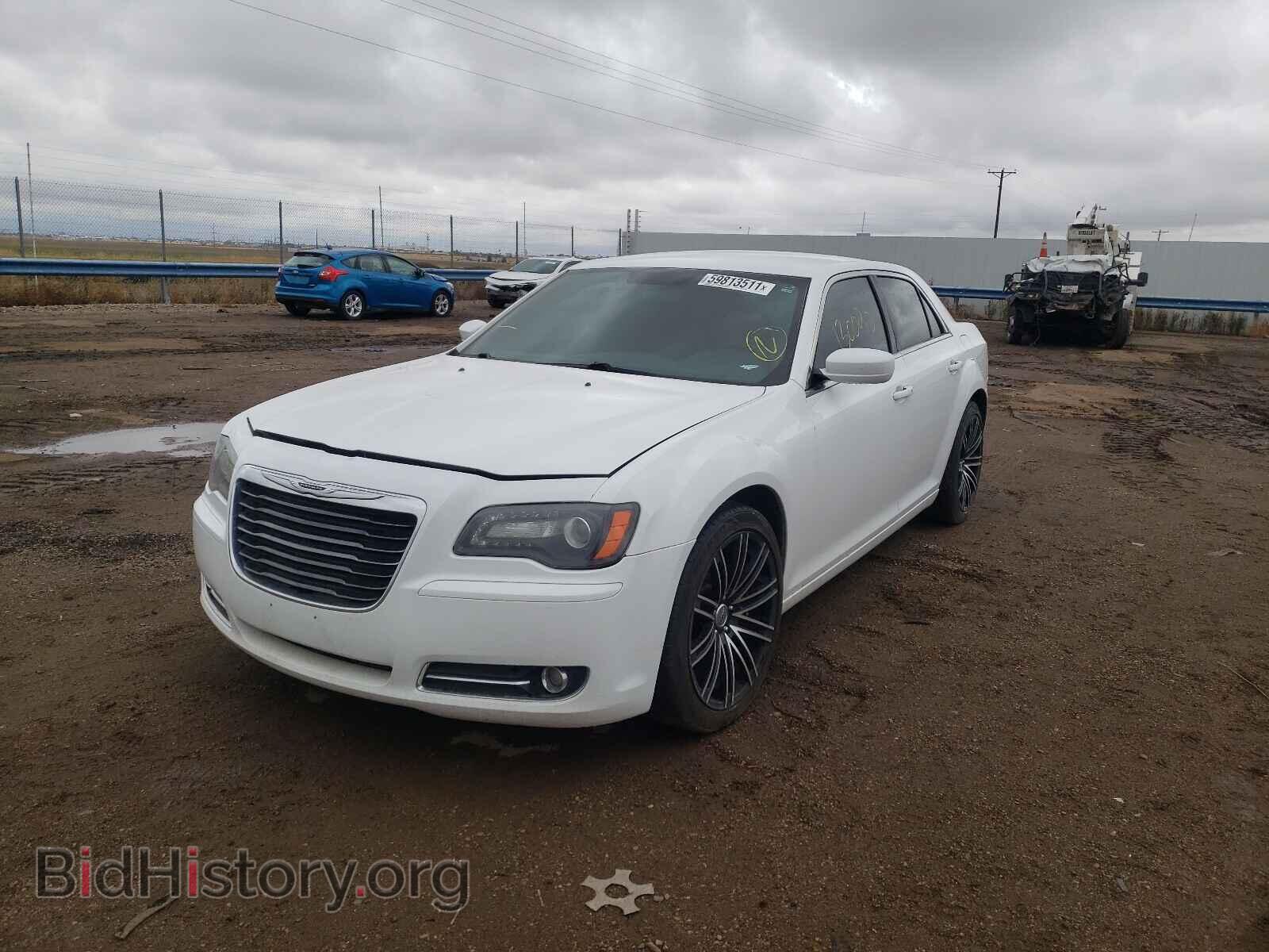 2013 CHRYSLER 300 - VIN: 2C3CCABG5DH617100 - Фото 2