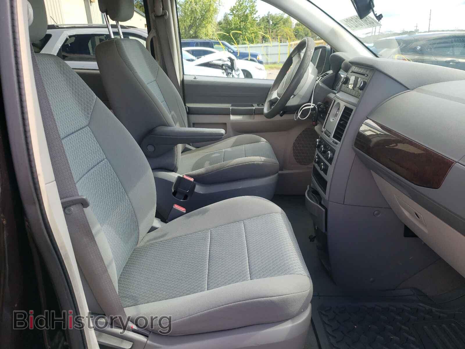 2010 CHRYSLER MINIVAN - VIN: 2A4RR2D10AR381460 - Фото 5