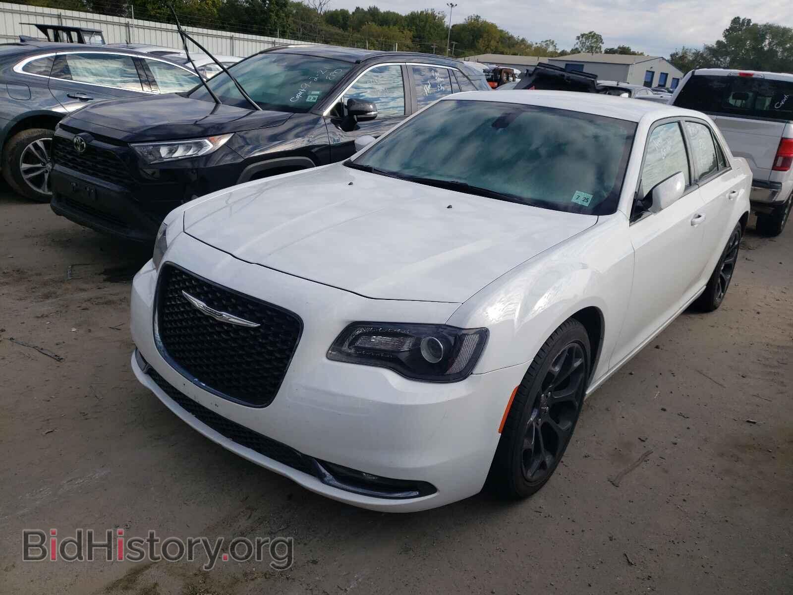 2019 CHRYSLER 300 - VIN: 2C3CCABG8KH555527 - Фото 2
