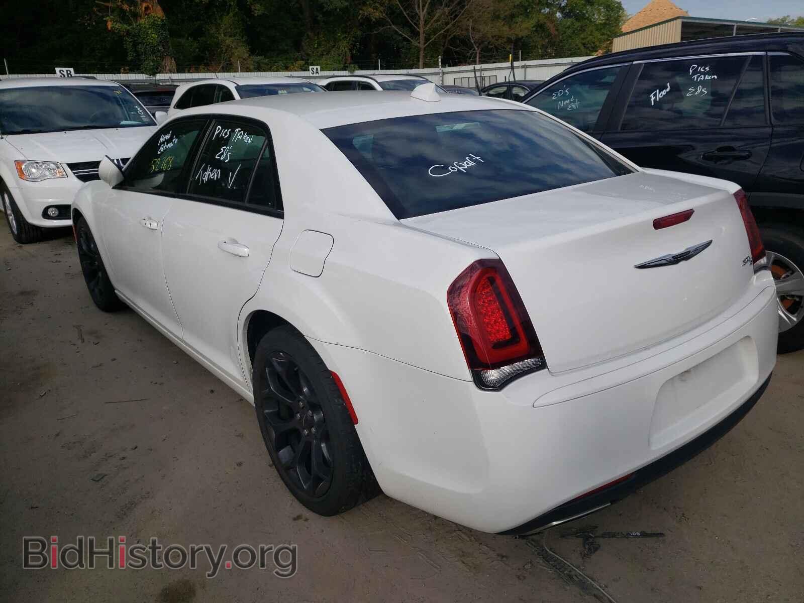 2019 CHRYSLER 300 - VIN: 2C3CCABG8KH555527 - Фото 3