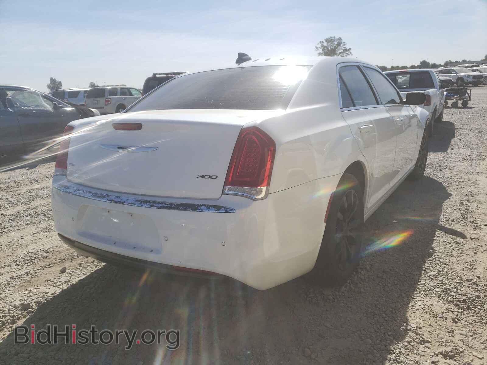 2016 CHRYSLER 300 - VIN: 2C3CCARGXGH262063 - Фото 4