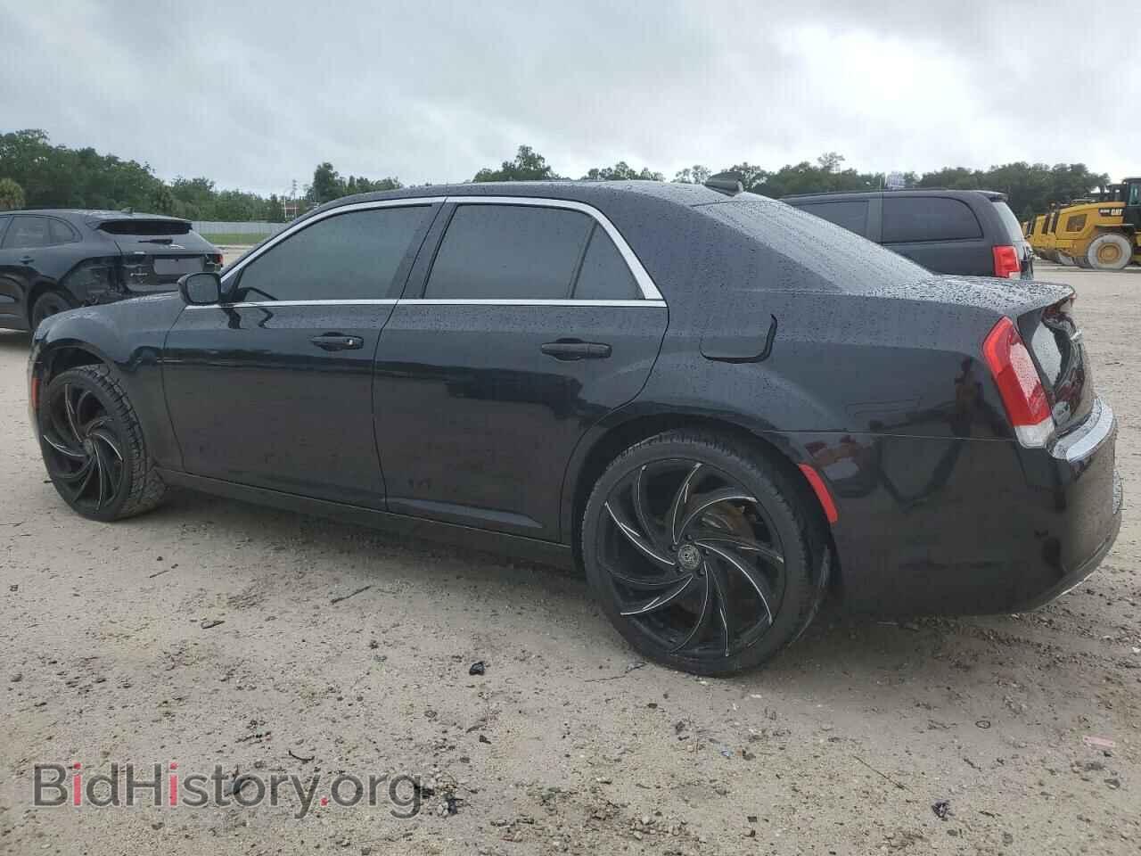 2017 CHRYSLER 300 - VIN: 2C3CCAAG1HH526767 - Фото 2