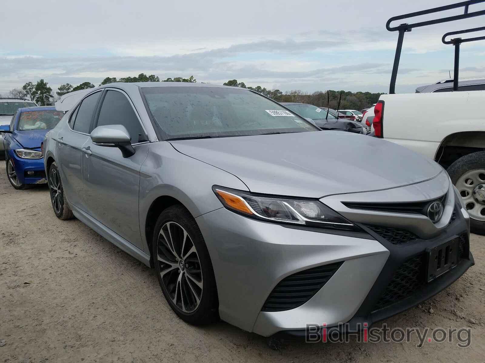 Photo 4T1B11HK5JU037813 - TOYOTA CAMRY 2018