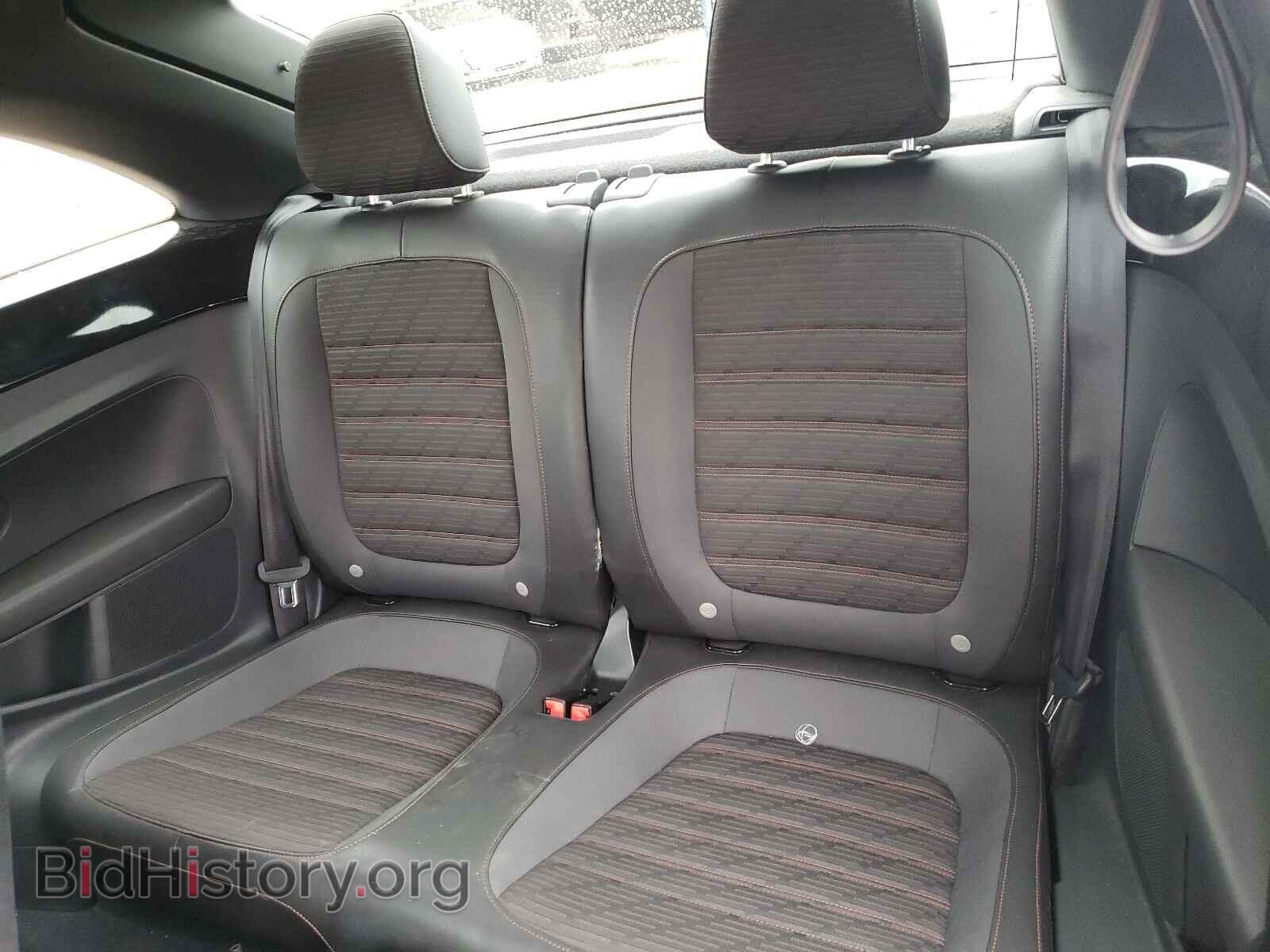 2013 VOLKSWAGEN BEETLE - VIN: 3VWVS7AT2DM685247 - Фото 6