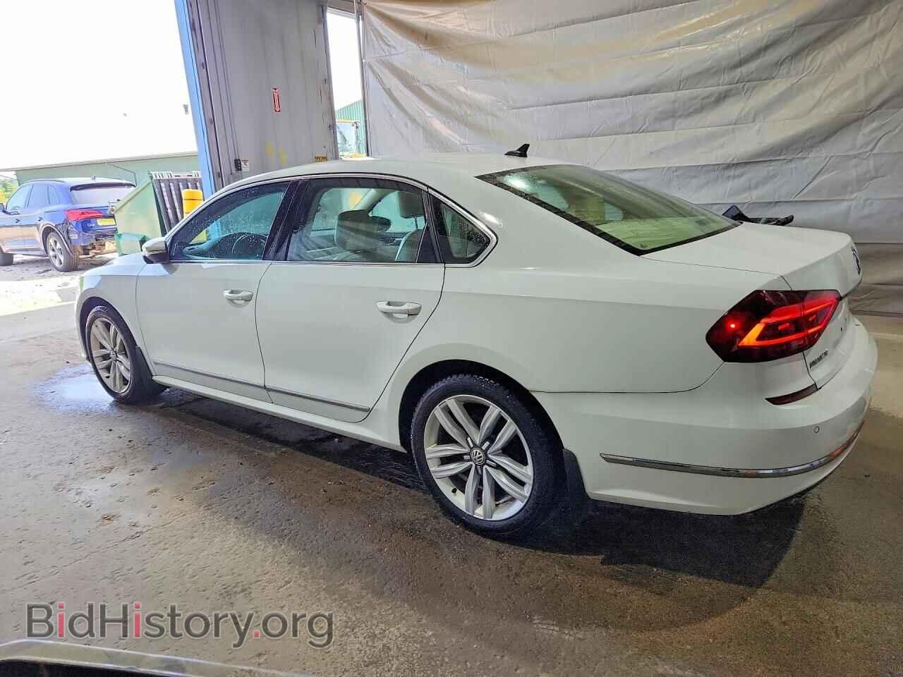 2017 VOLKSWAGEN PASSAT - VIN: 1VWGT7A35HC009372 - Фото 2