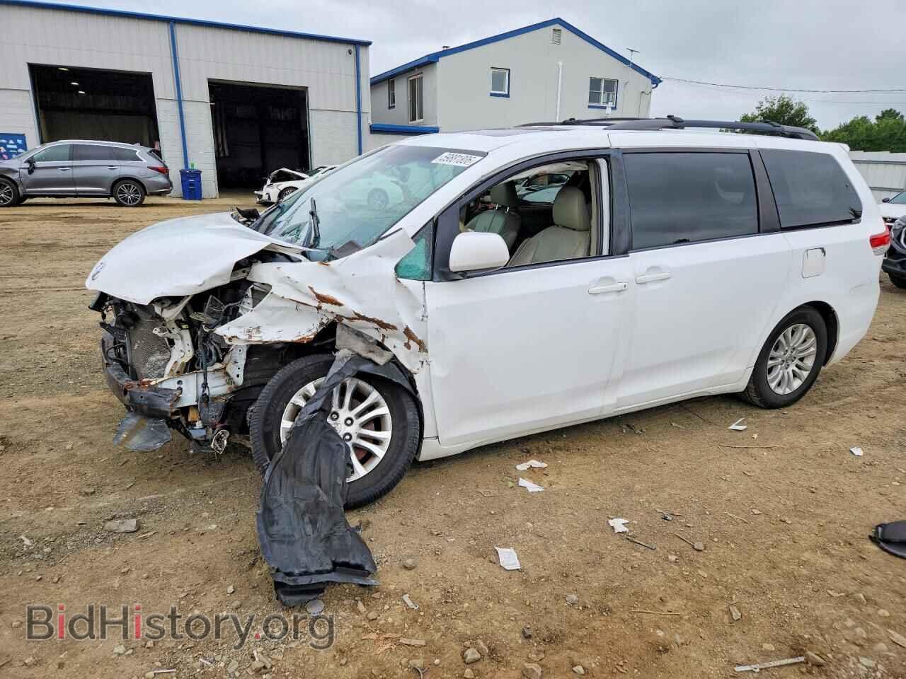Фотография 5TDYK3DC7BS172030 - TOYOTA SIENNA 2011