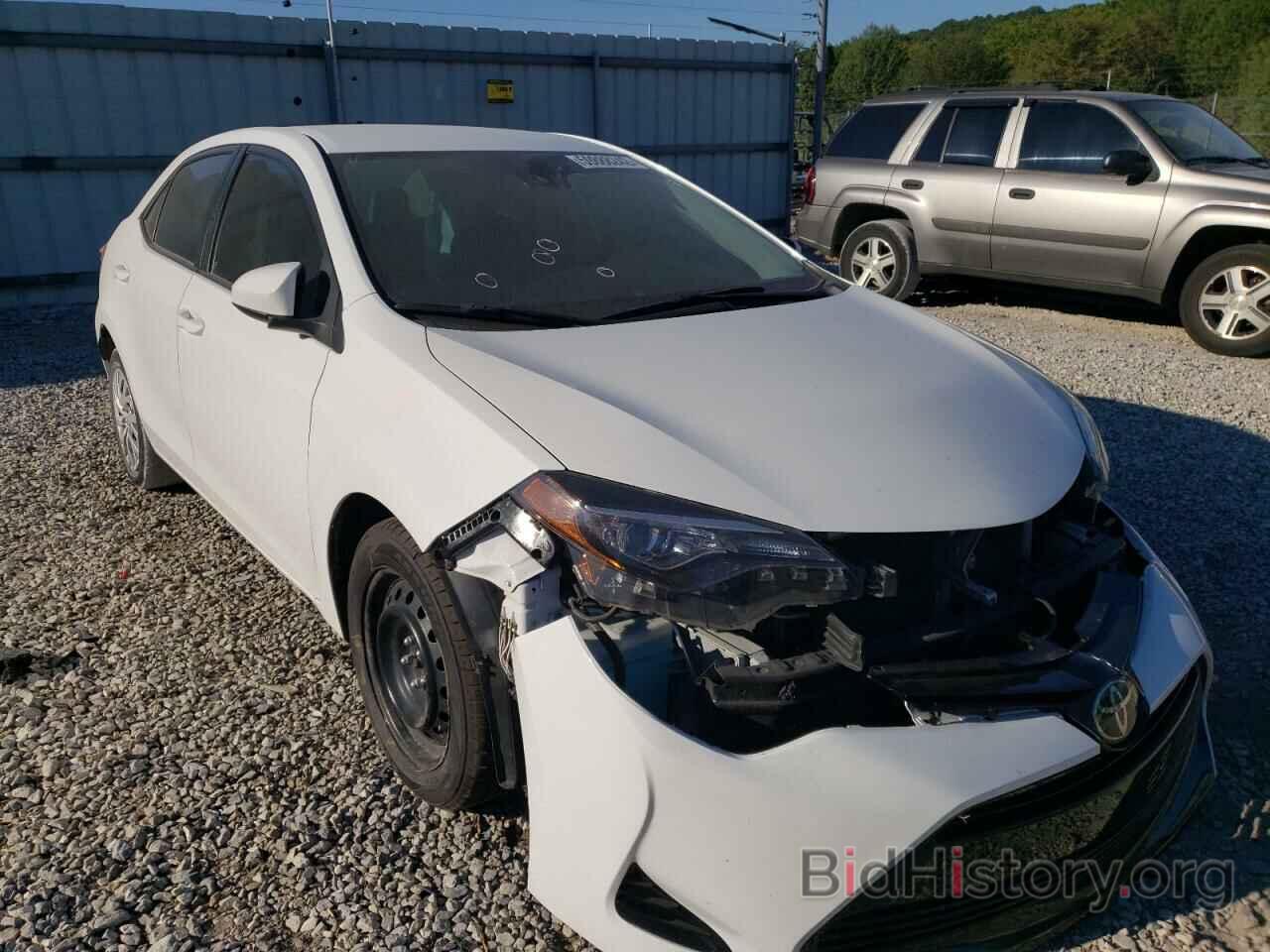 Photo 5YFBURHE0JP743685 - TOYOTA COROLLA 2018