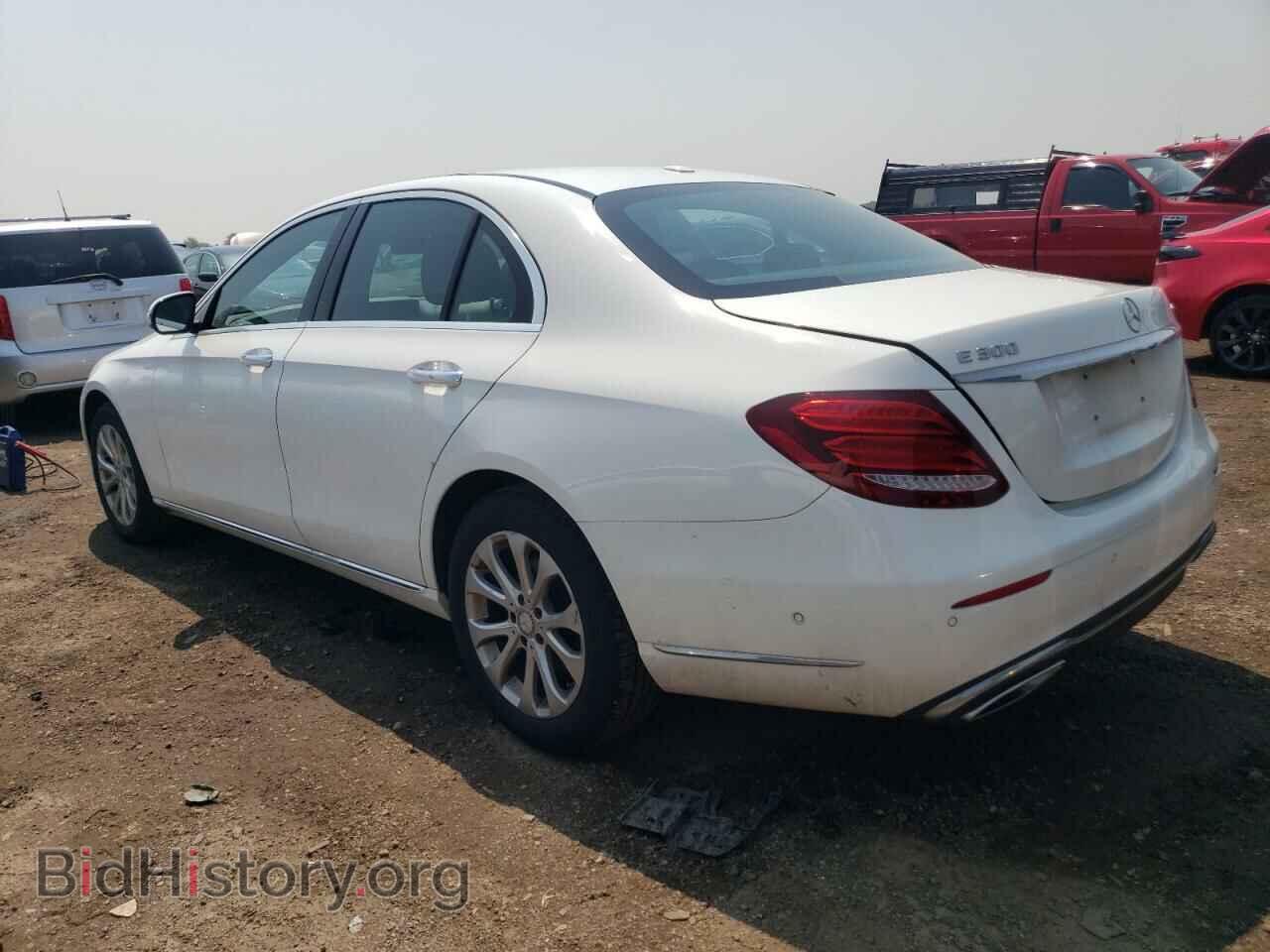 2017 MERCEDES-BENZ E-CLASS - VIN: WDDZF4KB7HA136889 - Фото 2