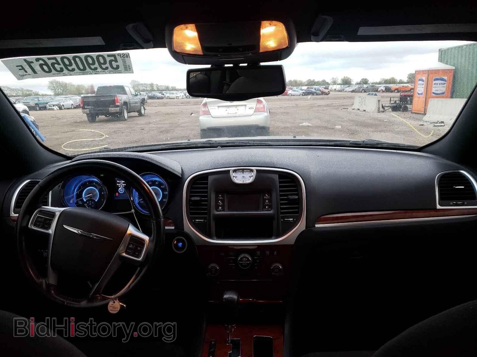 2012 CHRYSLER 300 - VIN: 2C3CCAAG6CH110464 - Фото 9