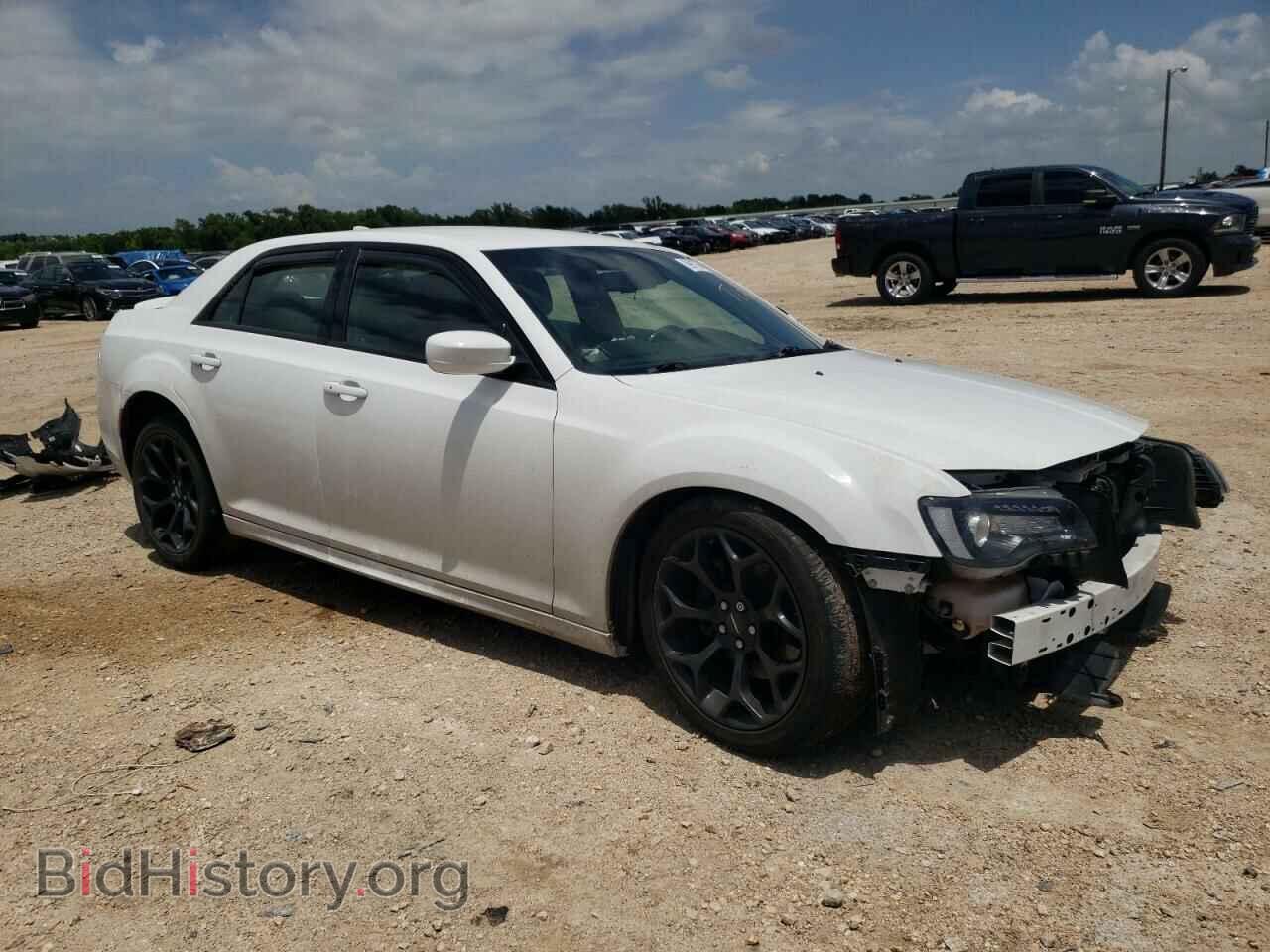2019 CHRYSLER 300 - VIN: 2C3CCABT5KH581127 - Фото 4